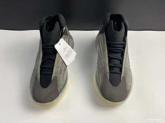 Barium Quantum Yeezy Adidas H68771 0611